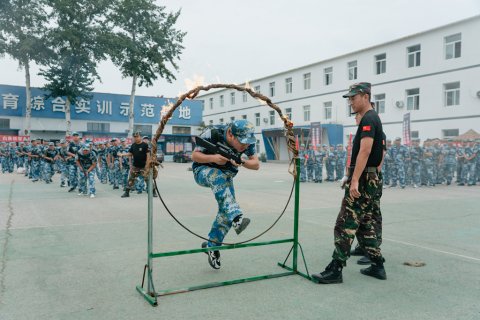 魔鬼訓(xùn)練科目-鉆火圈